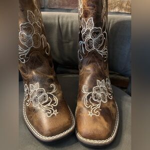 Shyanne Brown Embroidered Cowboy Boots